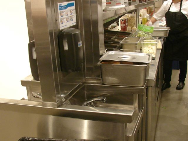 Commercial Kitchen Work Tables: Design and Functionality 3 commercial kitchen